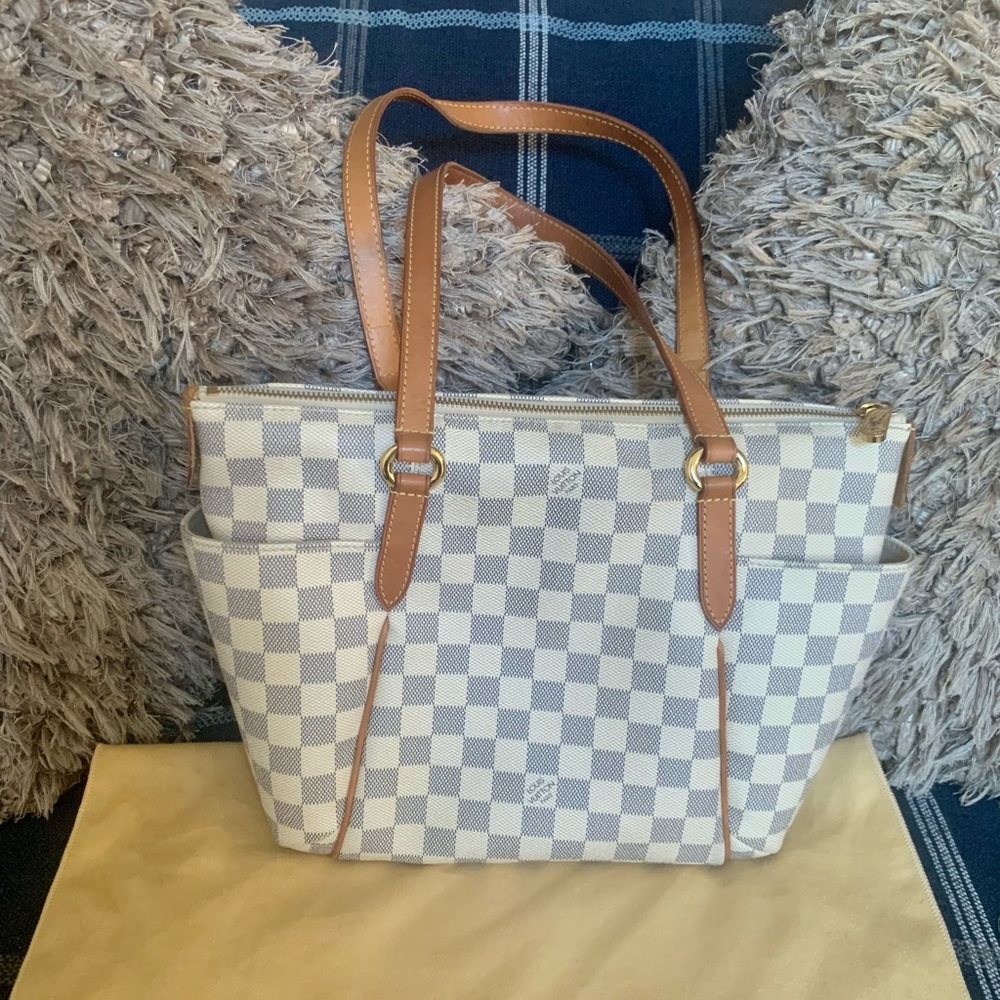 Authentic Louis Vuitton totally pm bag!